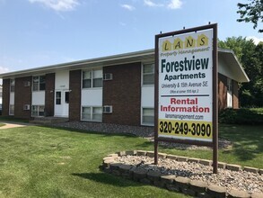 Building Photo - Forestview 2 Bedroom Lower Unit