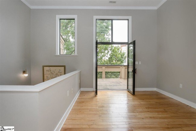 Building Photo - 408 River St