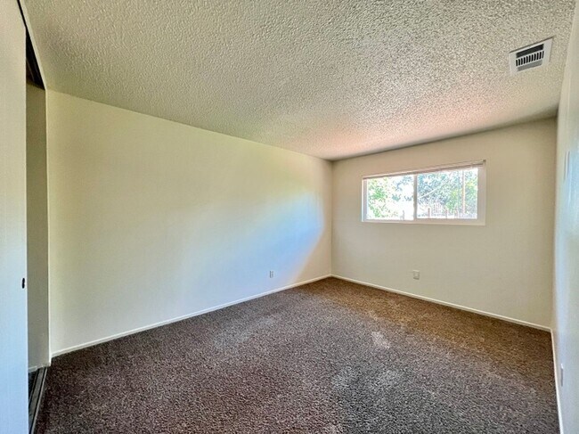 Building Photo - E Street, 1751-1753**