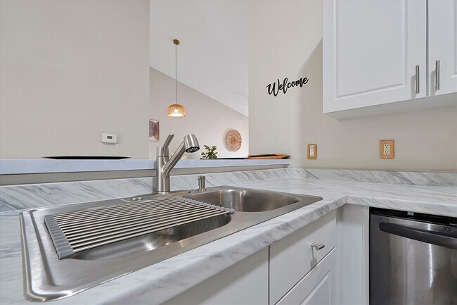 Building Photo - 2722 Club Cortile Cir