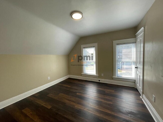 Building Photo - 1204 Manhattan St