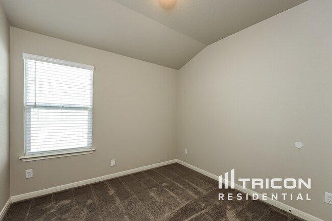 Building Photo - 13626 Paxton Blvd