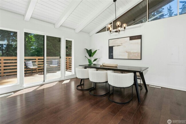 Building Photo - Spacious Richmond Highlands Retreat with Modern Updates & Flexible Living