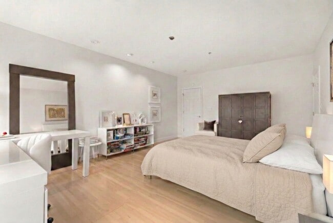 Building Photo - 99 PARK Ave