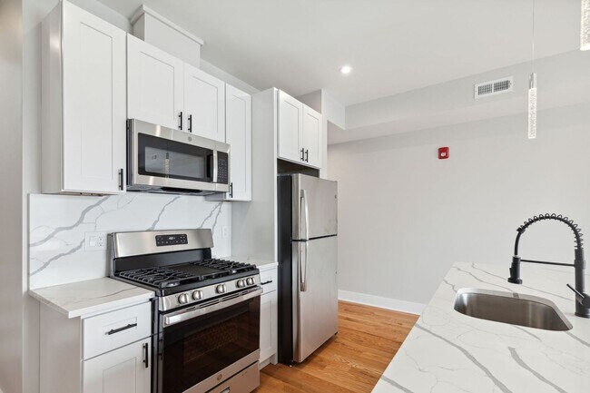 Building Photo - 2427 W Thompson St