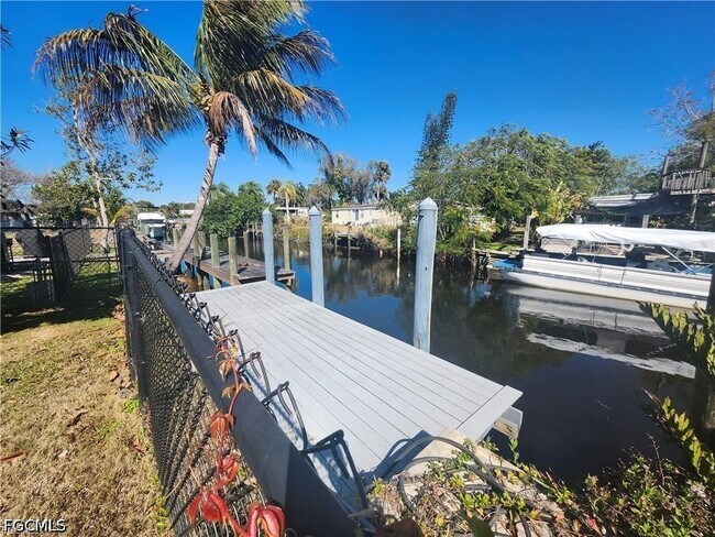 Building Photo - 2248 Marina Park Dr