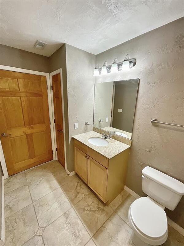 Building Photo - 819 Elm Way Ct