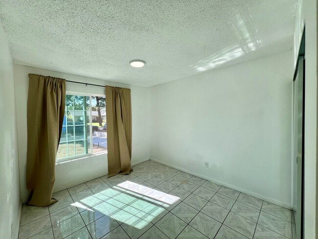 Building Photo - Newly Renovated 4 Bedrooms & 3 Baths