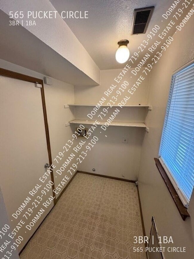 Building Photo - 565 Pucket Cir