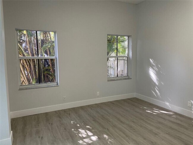 Building Photo - 4293 Laurel Ridge Cir