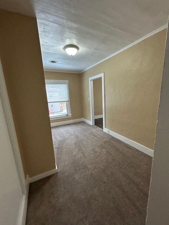 Building Photo - 401 Hannibal St