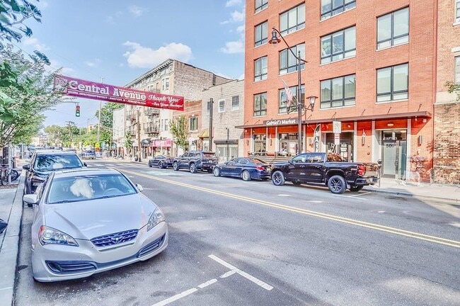 Building Photo - 502 Central Ave