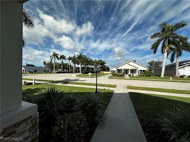 Building Photo - 156 Destiny Cir