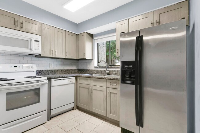Building Photo - 163 Springwood Cir