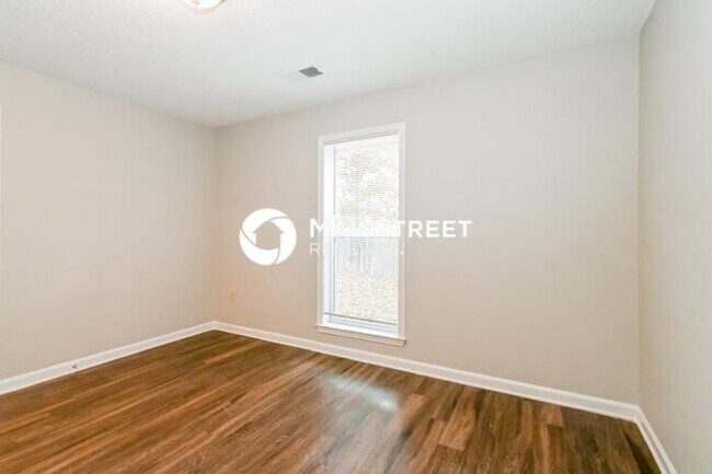 Building Photo - 4 Bedroom Pet-Friendly Home in MEMPHIS, TN with Main Street Renewal