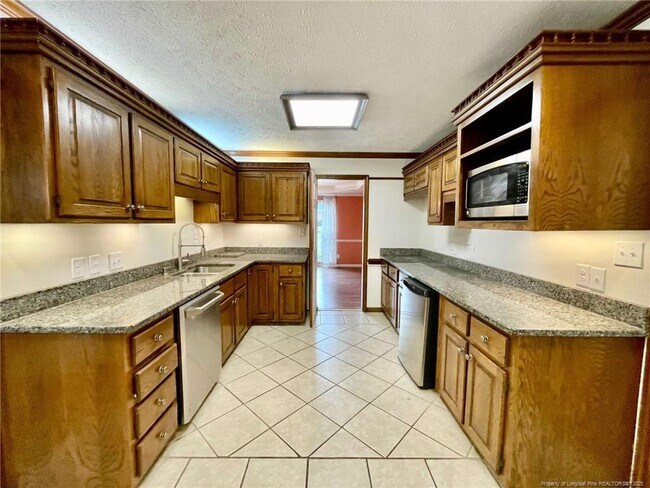 Building Photo - 5704 Kindley Dr