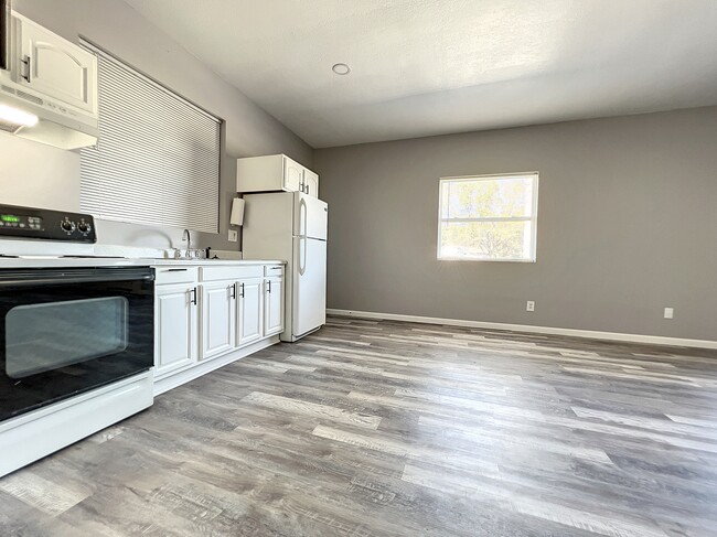 Building Photo - Coyer Rd Unit A