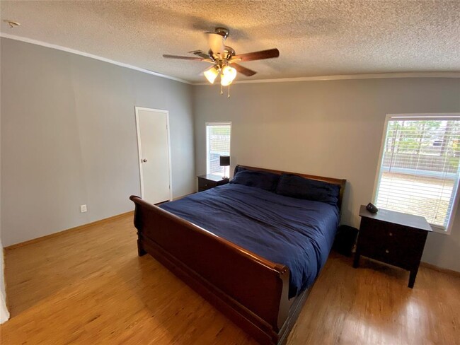 Building Photo - 11273 Camp Creek Way
