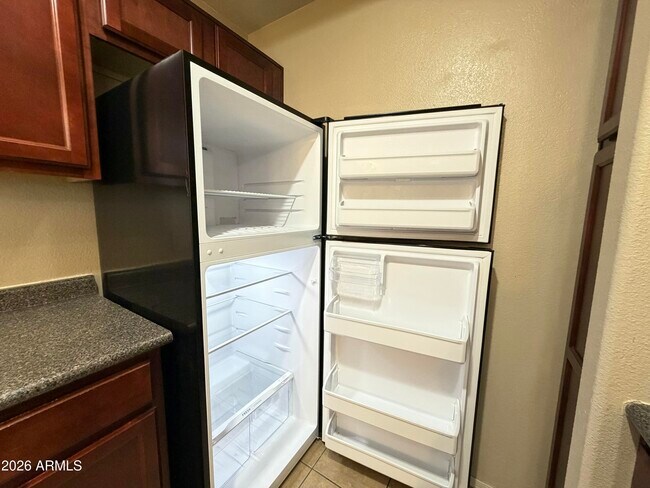 Building Photo - 3830 E Lakewood Pkwy E