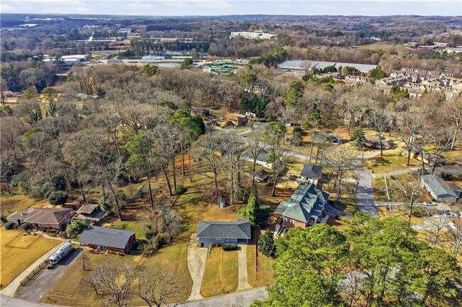 Building Photo - 2467 Elmwood Cir SE