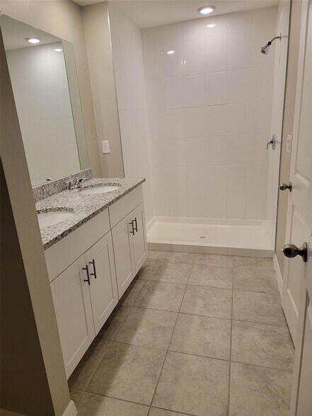 Building Photo - 5832 Ocean Isle Dr