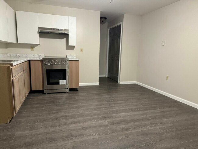 Building Photo - 355 S Main St