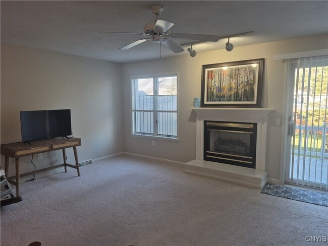 Building Photo - 331 Summerhaven Dr N