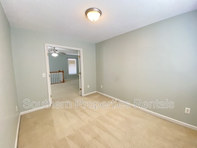 Building Photo - 346 Cresthaven Dr