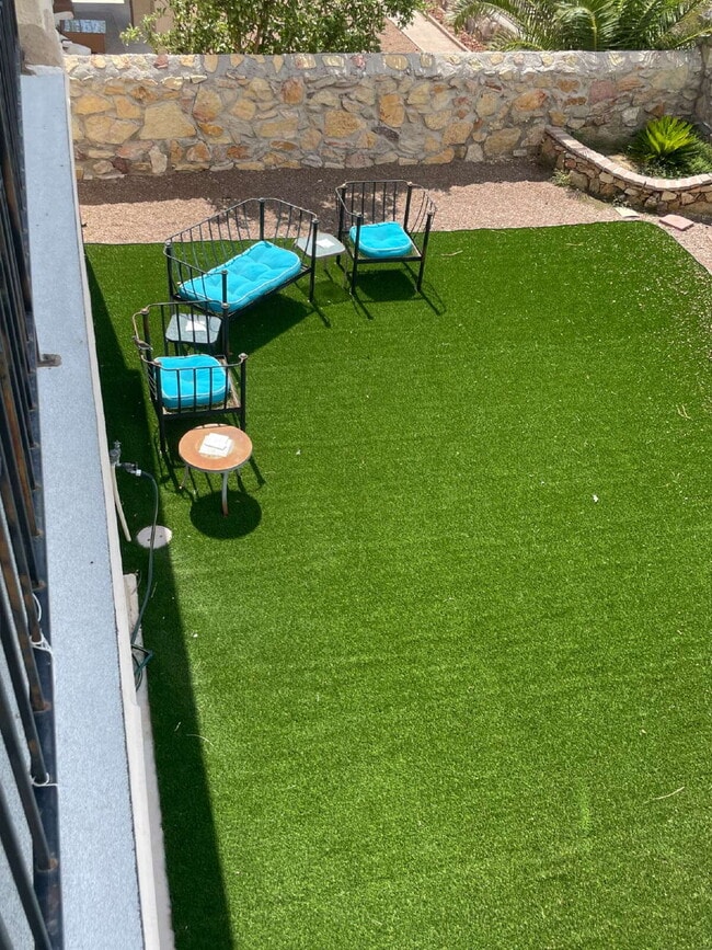 Building Photo - "Charming El Paso Oasis: 3-Bedroom Retreat...