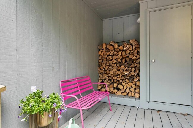 Building Photo - 6 Ridge Rd