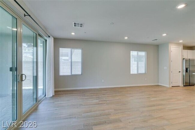 Building Photo - BEAUTIFUL 4 BEDROOM PROPERTY IN GATED COMMUNITY!