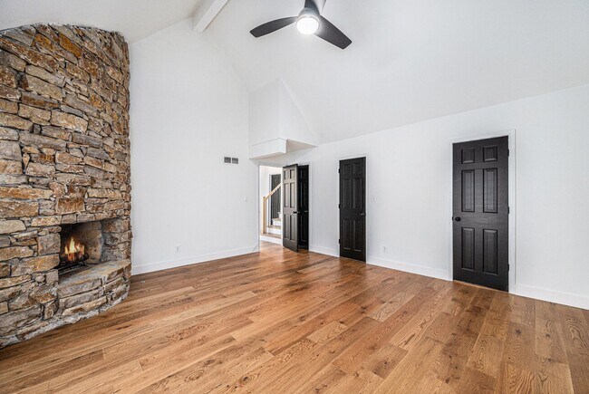 Building Photo - Renovated Lakefront 5 Bedroom Home with 2 Garages!