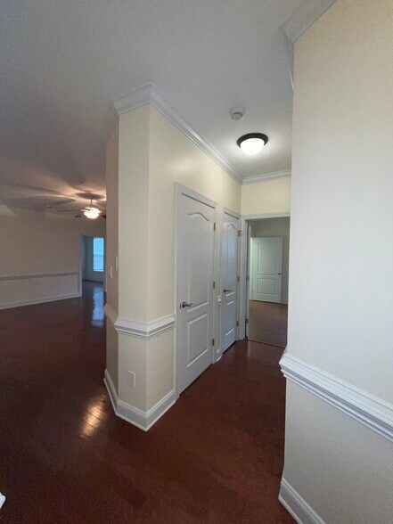 Building Photo - 212 Fountainhead Ln