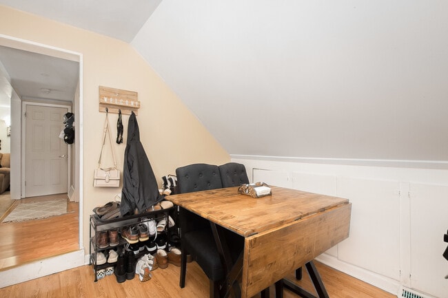 Building Photo - 300 Pauline Ave