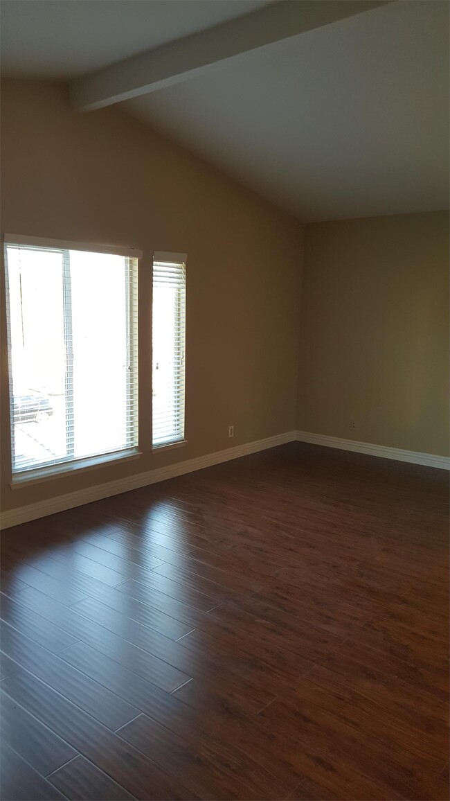 Building Photo - 2131 El Rancho Dr