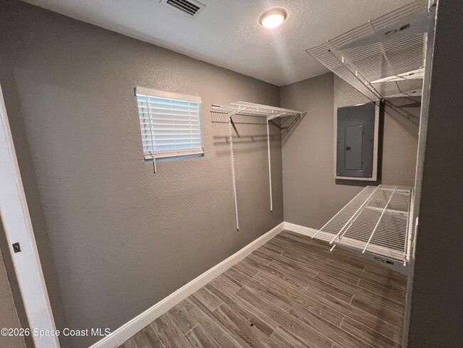 Building Photo - 741 Frisco St SE