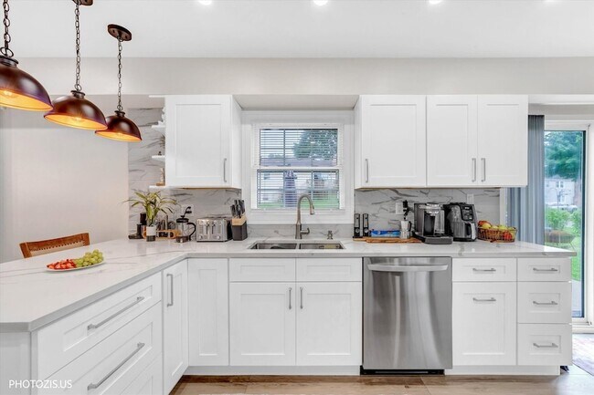 Building Photo - 1111 Plum Grove Cir