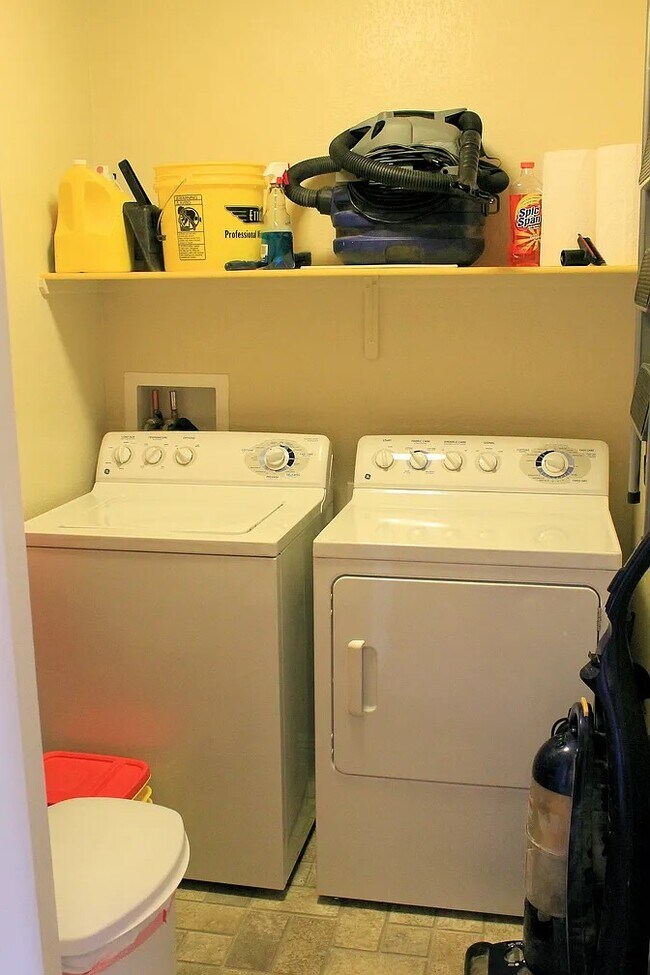 Building Photo - 4817 Straight Flush Dr