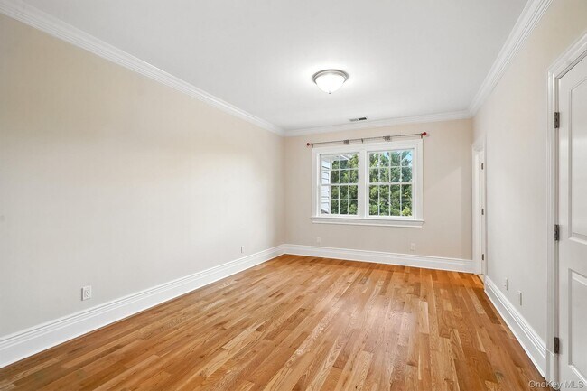 Building Photo - 9 Oak Way