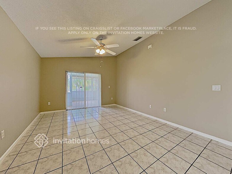 Building Photo - 444 SW 205th Ave