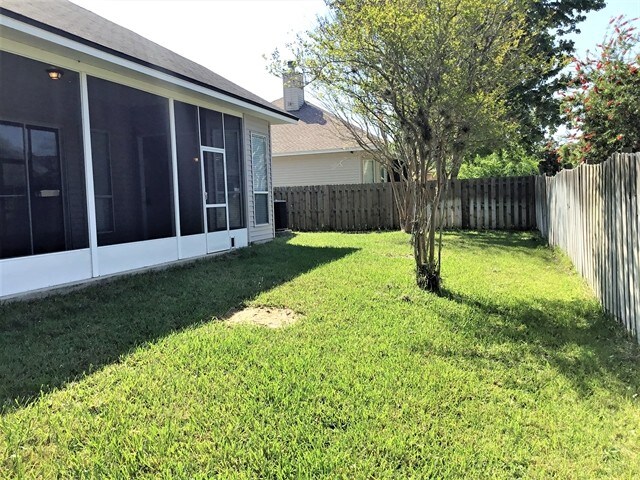 Building Photo - 125 Whisper Ridge Dr