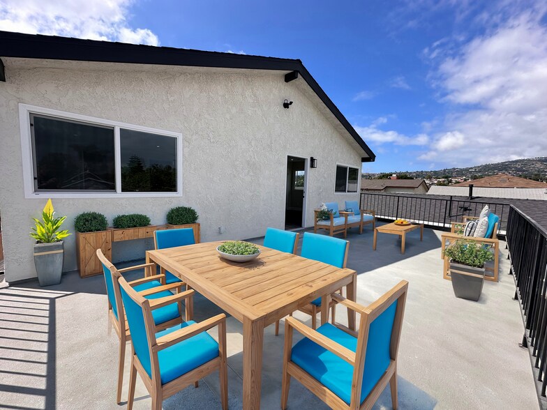 Building Photo - 770 W 2nd St