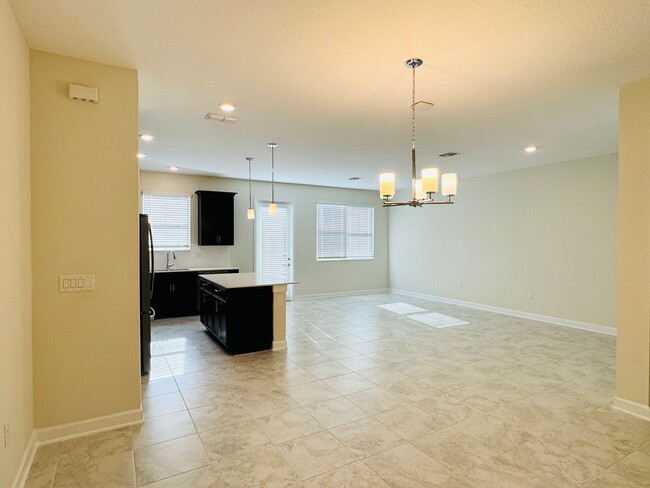 Building Photo - 3 Bed 2.5 Bath Townhouse For Rent In Store...