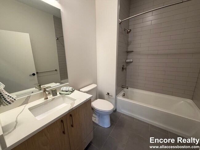 Building Photo - 5 Washington St