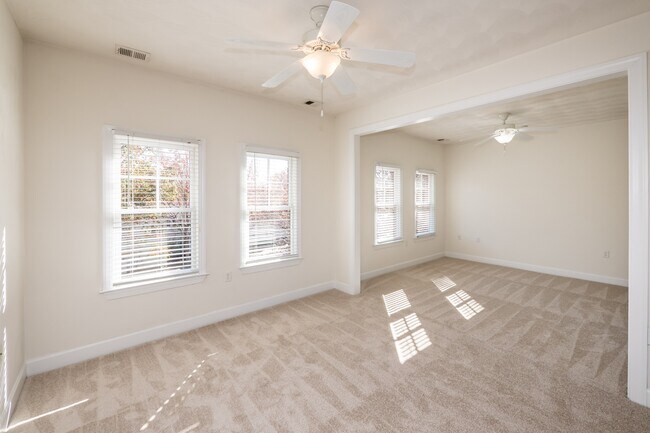 Building Photo - 915 Colley Ave