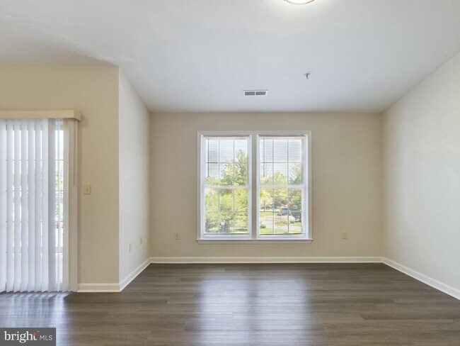 Building Photo - 302 Baughmans Ln