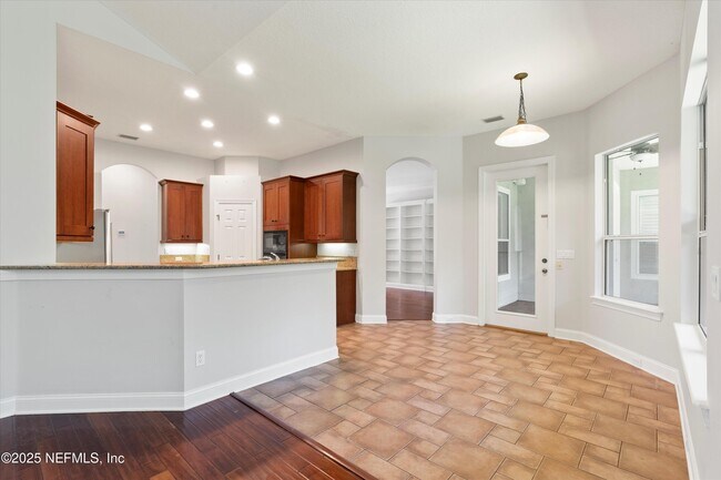 Building Photo - 713 Carthage Pl