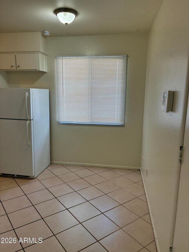 Building Photo - 1439 W Huntington Dr