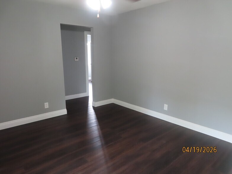 Building Photo - 10410 Broadstairs St