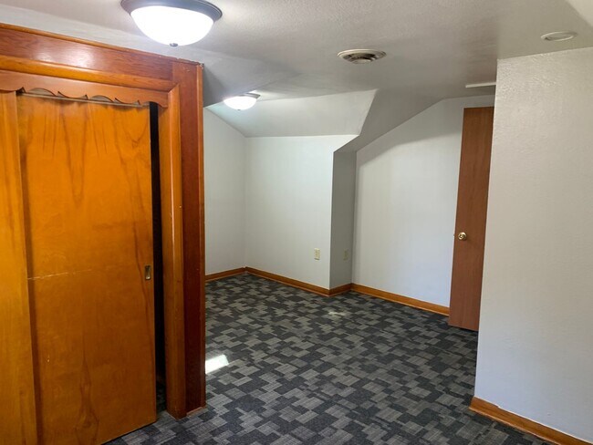 Building Photo - Smi310